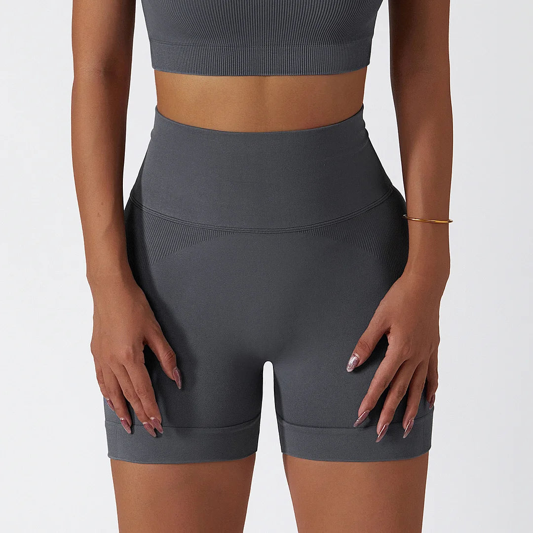 Seamless sports shorts