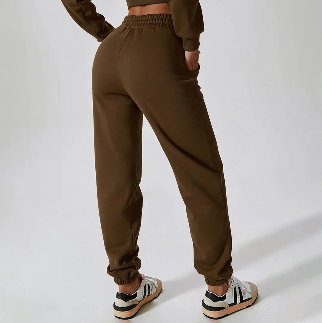 Loose ankle-banded sweatpants